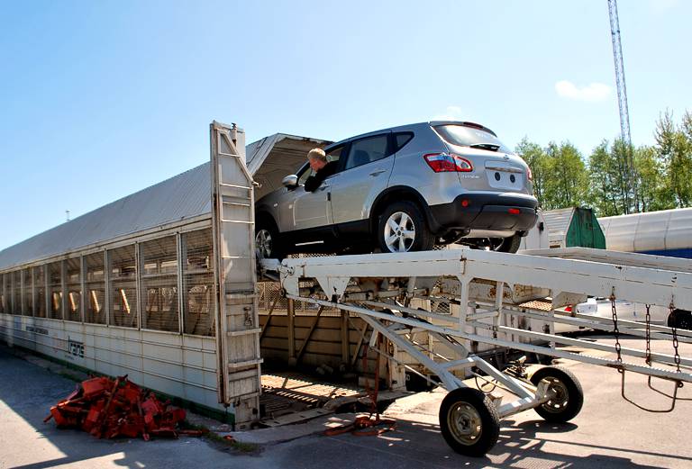 Перевозка авто сеткой из Владивостока в Бийск